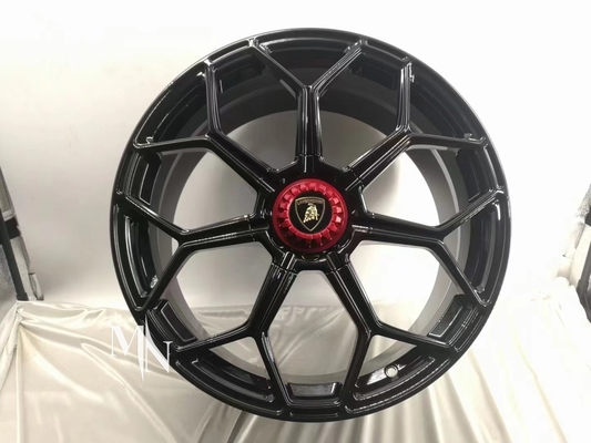 Os raios Monoblock de CenterLock Y forjaram as rodas para Lamborghini Aventador SVJ