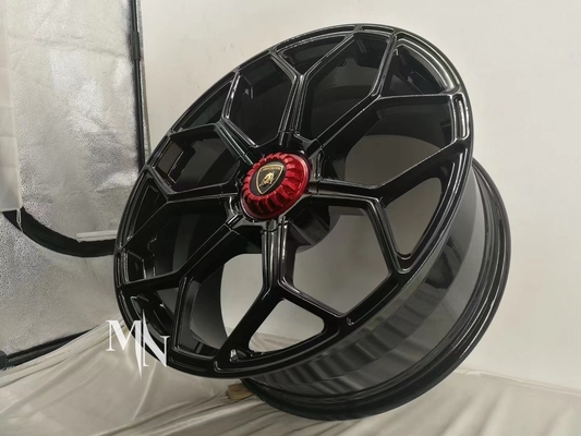 Os raios Monoblock de CenterLock Y forjaram as rodas para Lamborghini Aventador SVJ