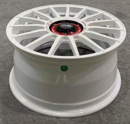 A onça Superturismo de competência Evoluzione WRC Monoblock forjou as rodas