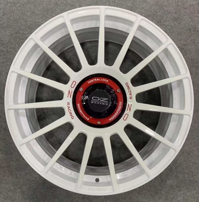 A onça Superturismo de competência Evoluzione WRC Monoblock forjou as rodas