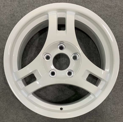 A rota HM3 Monoblock forjou o branco das rodas