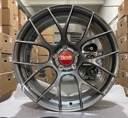 O BBS REV-7 forjou as rodas da liga para o tamanho feito sob encomenda de BMW M2 M4